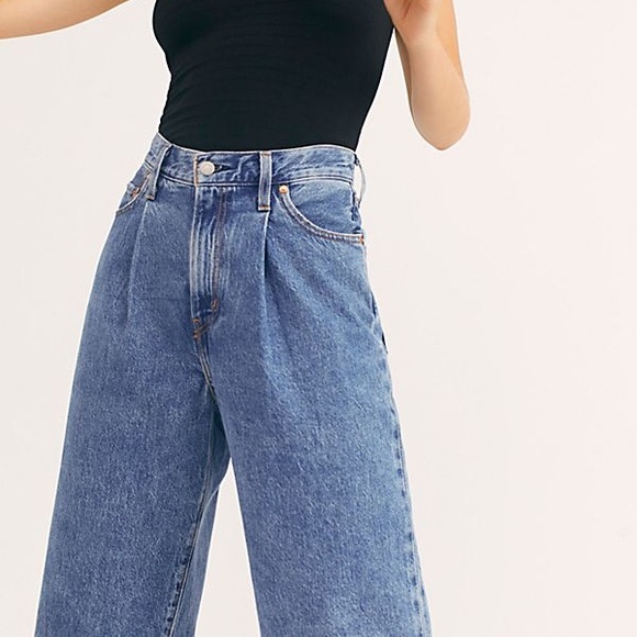 Levi’s Ribcage High Rise Pleated Crop Jeans Big E - Picture 3 of 3